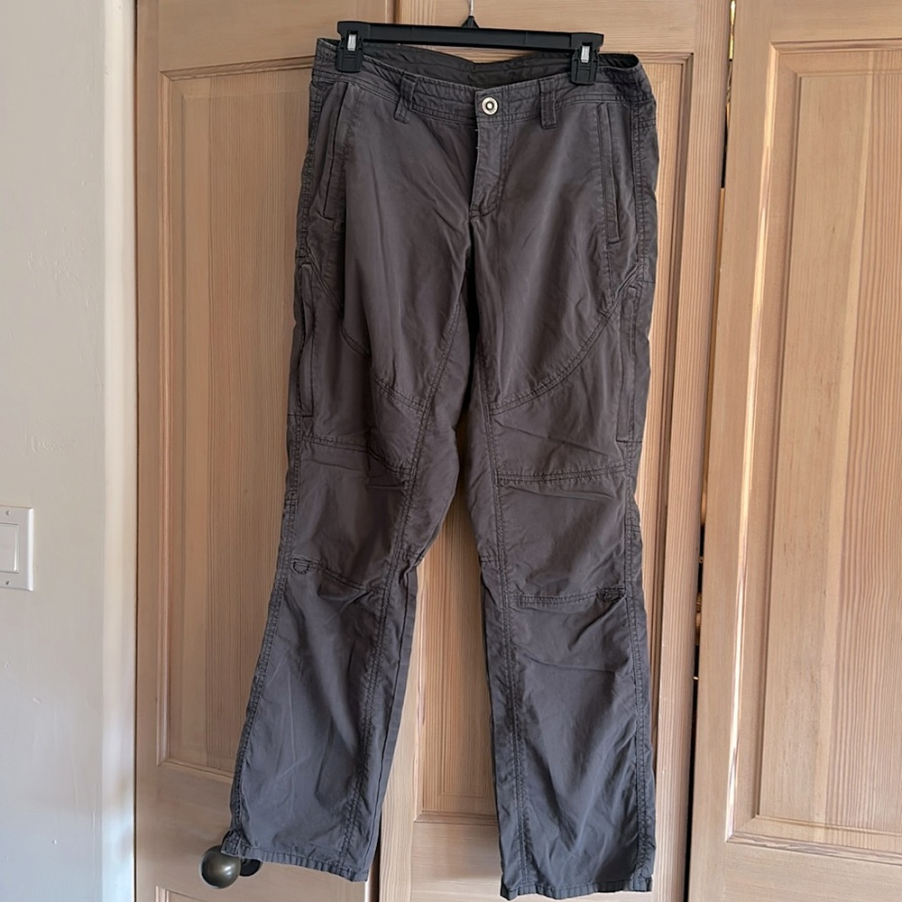 Kuhl Adventure Pants 6 Short Hiking

EUC Kuhl hiking pants 4 front zip pockets